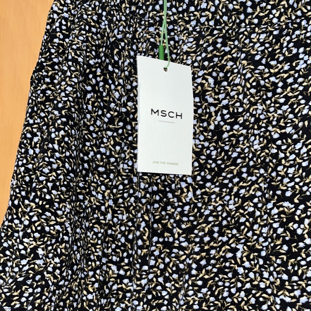 MSCH spring skirt - Picture 3 of 3